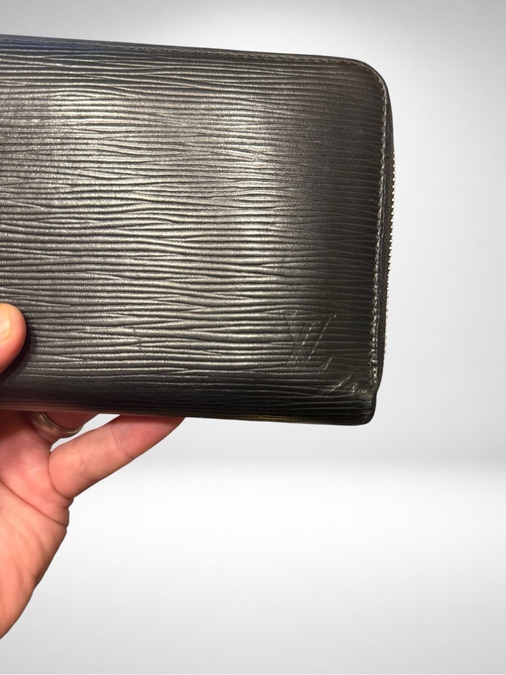 Louis Vuitton Authentic Zippy Wallet Black Epi Leather Travel Organizer - Picture 6 of 16